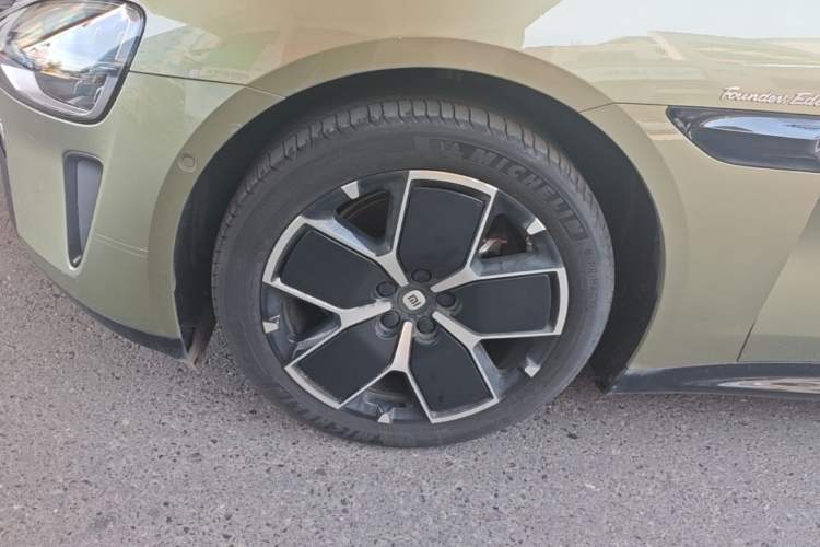 Used Xiaomi Auto SU7 2024 Rear-Drive Standard Founder Edition Left Front Wheel Hub