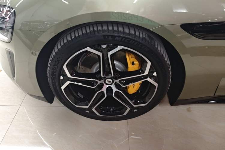 Used Xiaomi Auto SU7 2024 Four-Wheel Drive Ultra-Long Range Advanced Intelligent Driving Max Edition Left Front Wheel Hub