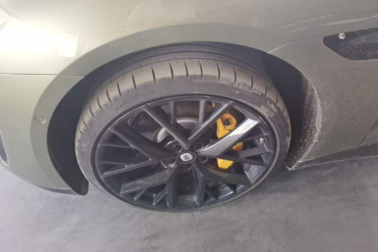 Used Xiaomi Auto SU7 2024 Four-Wheel Drive Ultra-Long Range Advanced Intelligent Driving Max Edition Left Front Wheel Hub