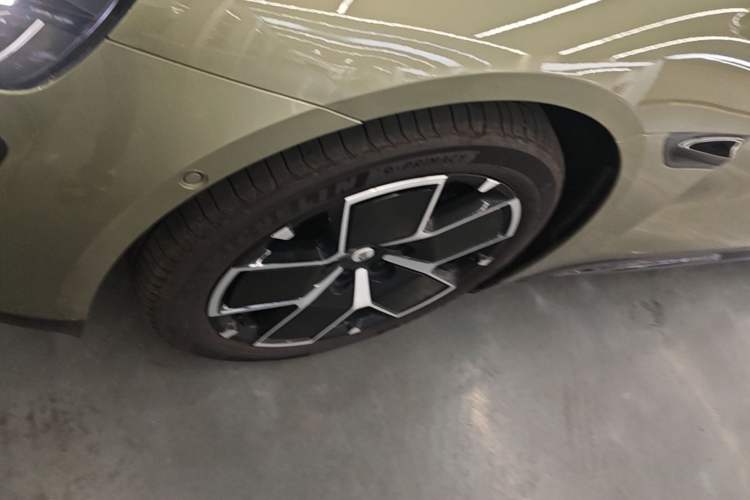 Used Xiaomi Auto SU7 2024 Rear-Drive Long-Range Intelligent Driving Version Left Front Wheel Hub