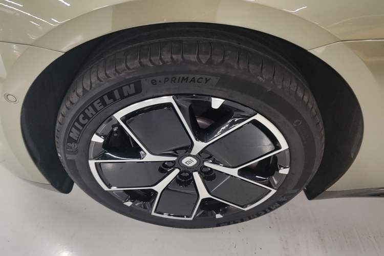 Used Xiaomi Auto SU7 2024 Rear-Drive Ultra-Long Range Advanced Pro-Level Intelligent Driving Version Left Front Wheel Hub