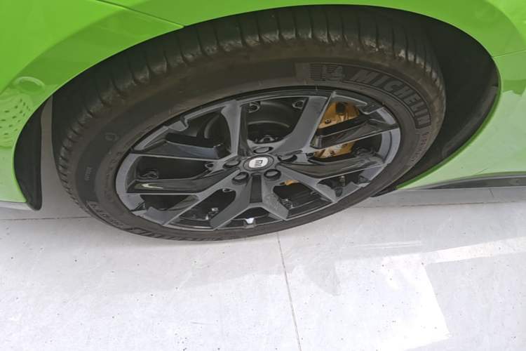 Used Xiaomi Auto SU7 2024 Rear-Drive Long-Range Intelligent Driving Version Left Front Wheel Hub