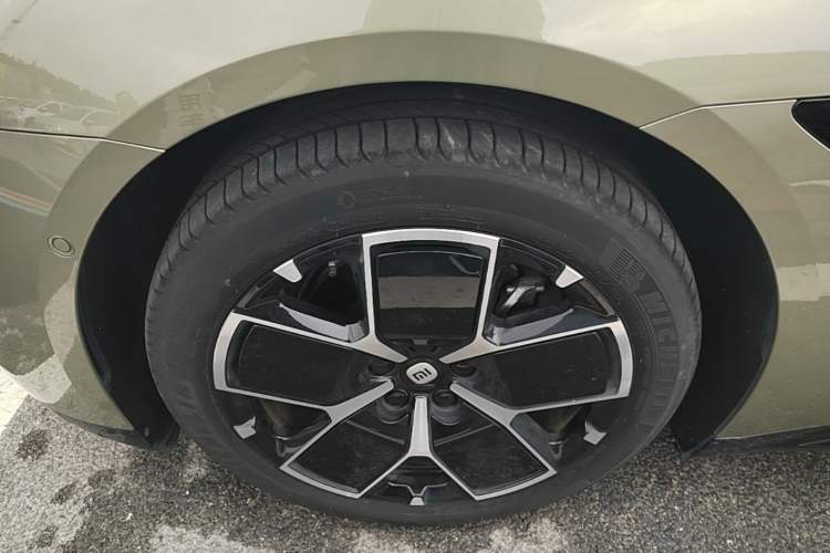 Used Xiaomi Auto SU7 2024 Rear-Drive Long-Range Intelligent Driving Version Left Front Wheel Hub