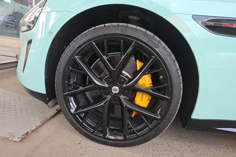 Used Xiaomi Auto SU7 2024 Four-Wheel Drive Ultra-Long Range Advanced Intelligent Driving Max Edition Left Front Wheel Hub