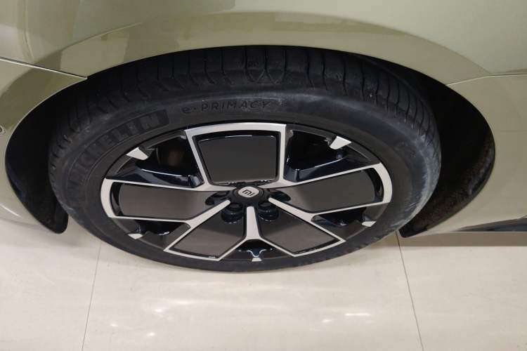 Used Xiaomi Auto SU7 2024 Rear-Drive Standard Founder Edition Left Front Wheel Hub