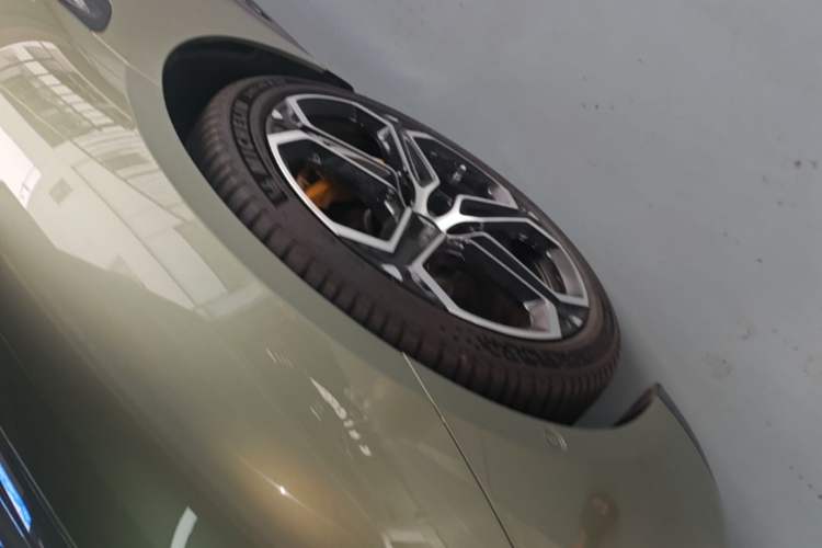 Used Xiaomi Auto SU7 2024 Four-Wheel-Drive Max Founder's Edition Left Front Wheel Hub