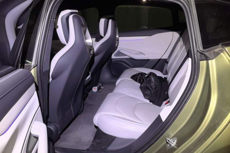 Used Xiaomi Auto SU7 2024 Four-Wheel Drive Ultra-Long Range Advanced Intelligent Driving Max Edition Left Rear Seat
