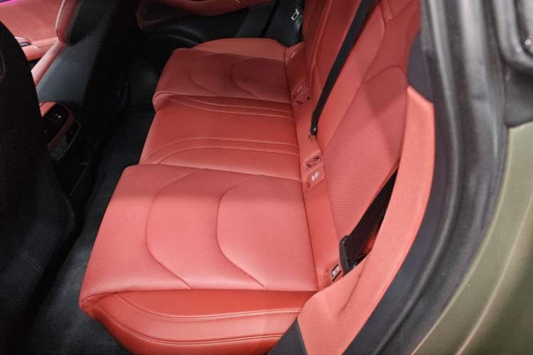 Used Xiaomi Auto SU7 2024 Four-Wheel Drive Ultra-Long Range Advanced Intelligent Driving Max Edition Left Rear Seat