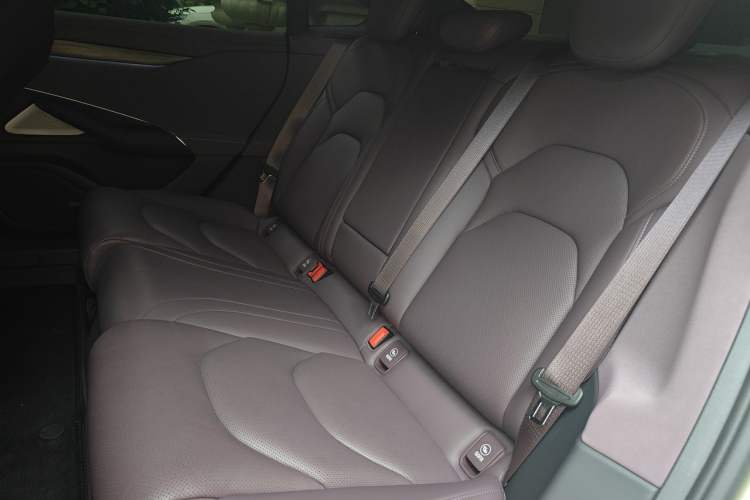 Used Xiaomi Auto SU7 2024 Four-Wheel Drive Ultra-Long Range Advanced Intelligent Driving Max Edition Left Rear Seat