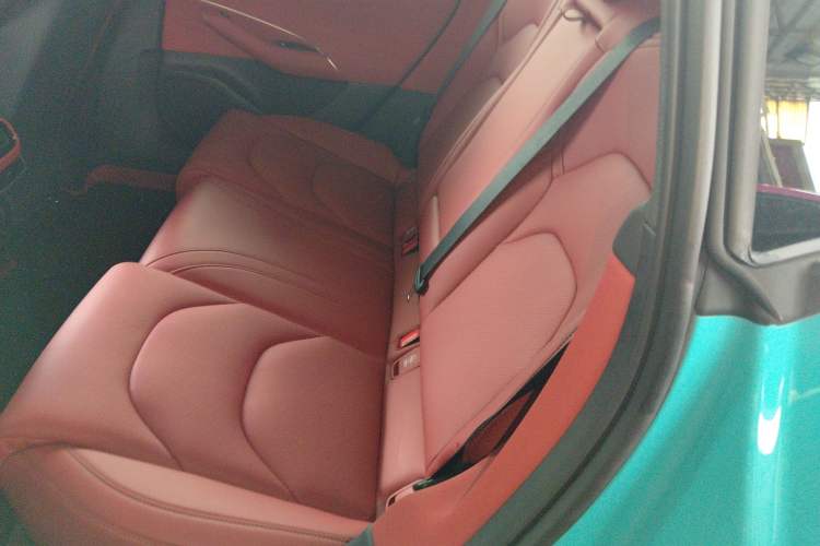 Used Xiaomi Auto SU7 2024 Rear-Drive Ultra-Long Range Advanced Pro-Level Intelligent Driving Version Left Rear Seat