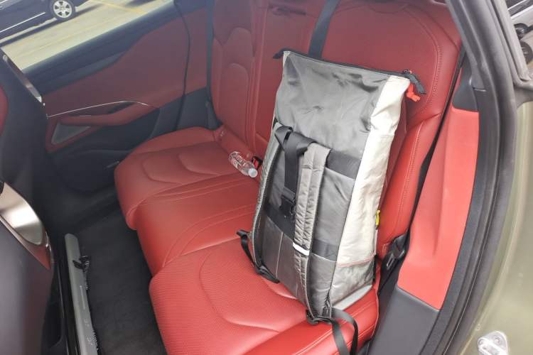 Used Xiaomi Auto SU7 2024 Four-Wheel Drive Ultra-Long Range Advanced Intelligent Driving Max Edition Left Rear Seat