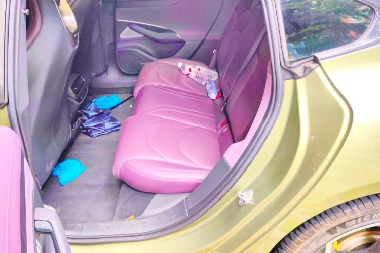 Used Xiaomi Auto SU7 2024 Four-Wheel Drive Ultra-Long Range Advanced Intelligent Driving Max Edition Left Rear Seat