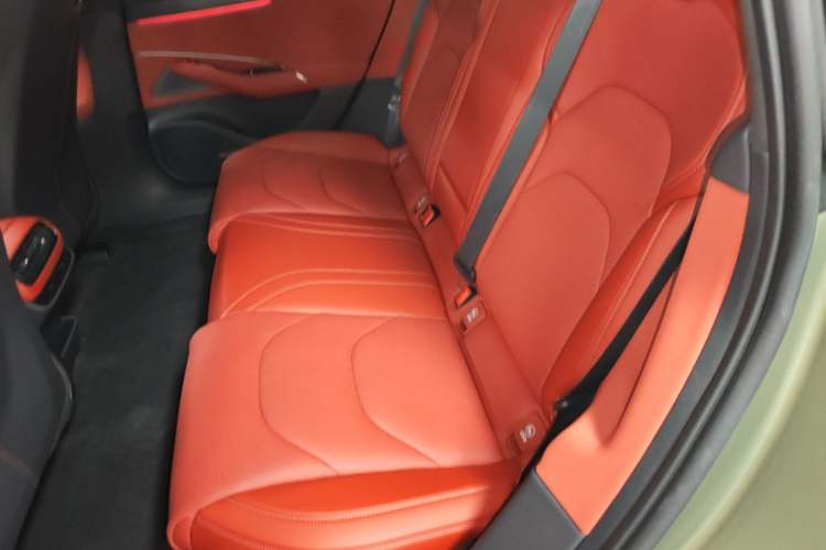 Used Xiaomi Auto SU7 2024 Four-Wheel Drive Ultra-Long Range Advanced Intelligent Driving Max Edition Left Rear Seat