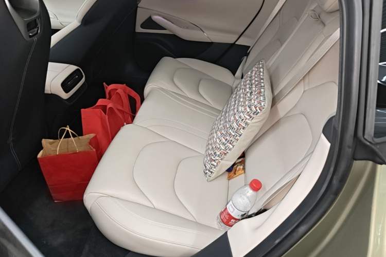 Used Xiaomi Auto SU7 2024 Rear-Drive Ultra-Long Range Advanced Pro-Level Intelligent Driving Version Left Rear Seat