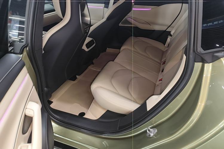 Used Xiaomi Auto SU7 2024 Four-Wheel Drive Ultra-Long Range Advanced Intelligent Driving Max Edition Left Rear Seat