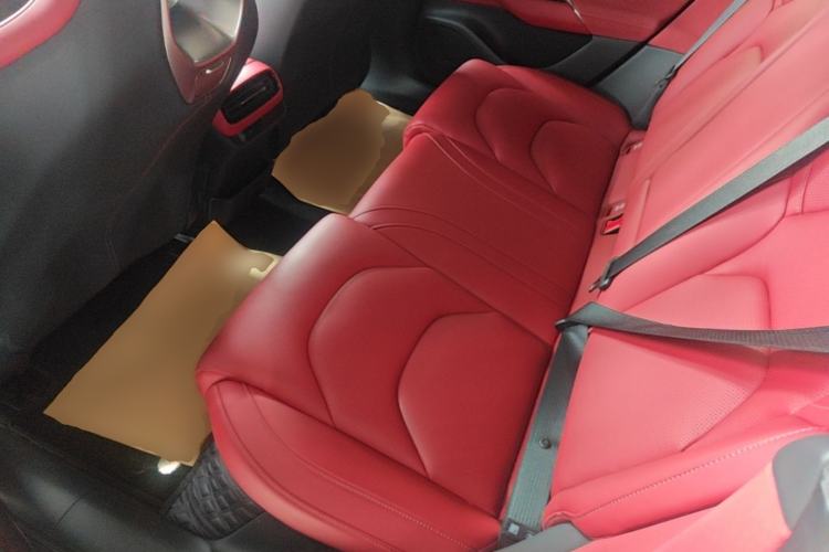Used Xiaomi Auto SU7 2024 Rear-Drive Ultra-Long Range Advanced Pro-Level Intelligent Driving Version Left Rear Seat