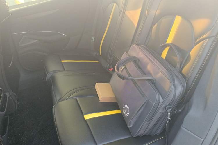 Used Xiaomi Auto SU7 2024 Four-Wheel Drive Ultra-Long Range Advanced Intelligent Driving Max Edition Left Rear Seat