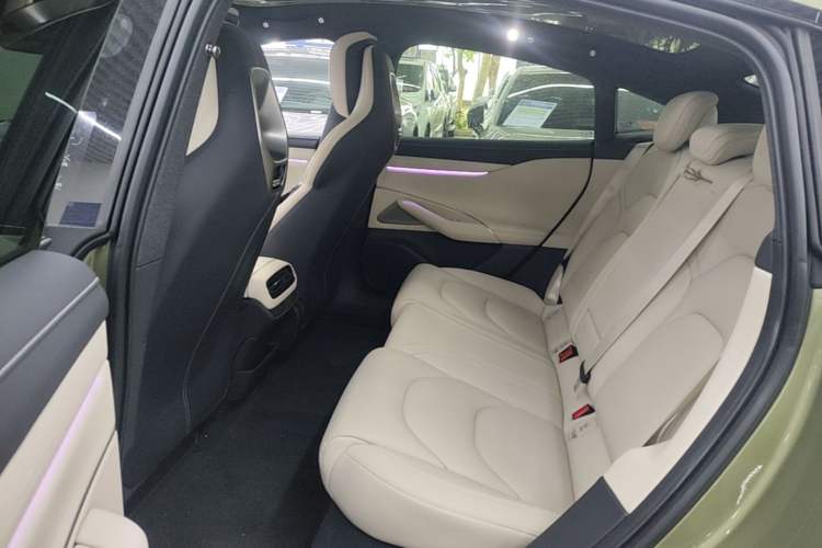 Used Xiaomi Auto SU7 2024 Rear-Drive Ultra-Long Range Advanced Pro-Level Intelligent Driving Version Left Rear Seat