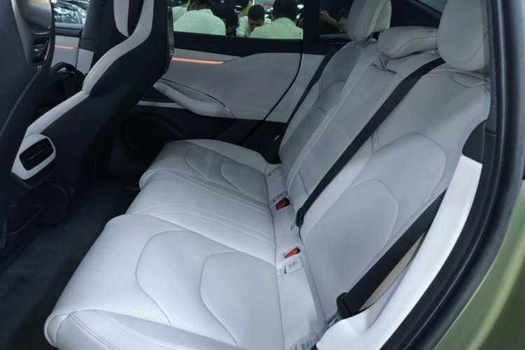 Used Xiaomi Auto SU7 2024 Rear-Drive Ultra-Long Range Advanced Pro-Level Intelligent Driving Version Left Rear Seat