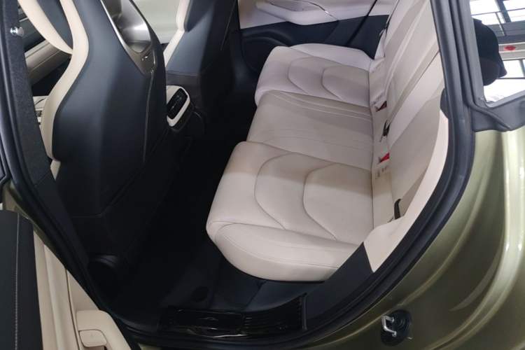 Used Xiaomi Auto SU7 2024 Rear-Drive Ultra-Long Range Advanced Pro-Level Intelligent Driving Version Left Rear Seat