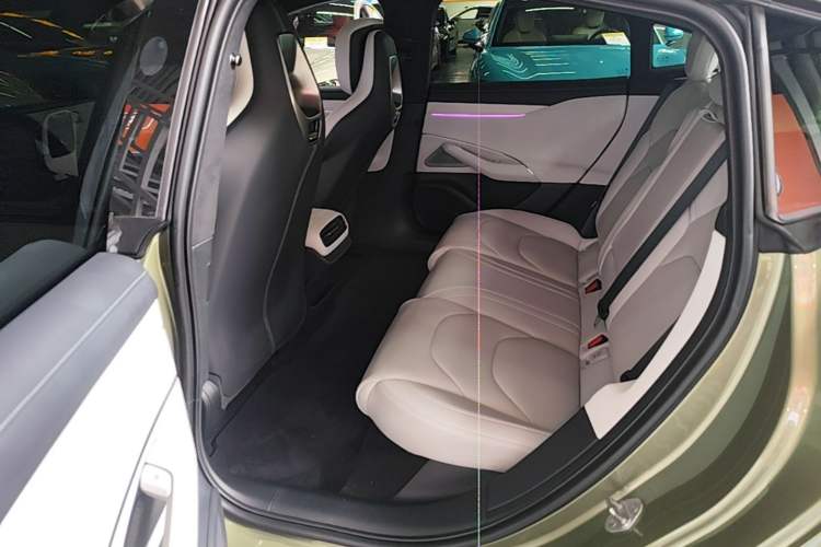 Used Xiaomi Auto SU7 2024 Four-Wheel Drive Ultra-Long Range Advanced Intelligent Driving Max Edition Left Rear Seat