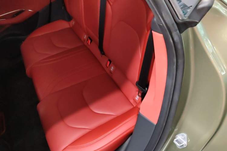 Used Xiaomi Auto SU7 2024 Four-Wheel Drive Ultra-Long Range Advanced Intelligent Driving Max Edition Left Rear Seat