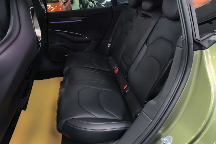 Used Xiaomi Auto SU7 2024 Rear-Drive Long-Range Intelligent Driving Version Left Rear Seat