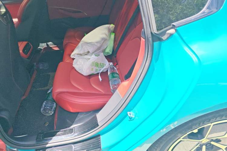 Used Xiaomi Auto SU7 2024 Rear-Drive Ultra-Long Range Advanced Pro-Level Intelligent Driving Version Left Rear Seat