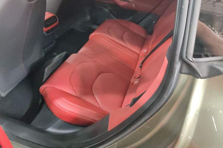 Used Xiaomi Auto SU7 2024 Four-Wheel Drive Ultra-Long Range Advanced Intelligent Driving Max Edition Left Rear Seat