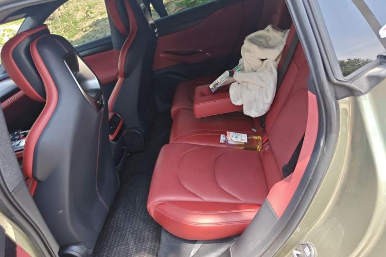Used Xiaomi Auto SU7 2024 Rear-Drive Ultra-Long Range Advanced Pro-Level Intelligent Driving Version Left Rear Seat