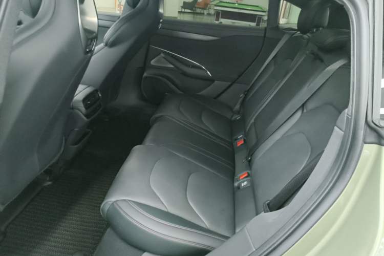 Used Xiaomi Auto SU7 2024 Rear-Drive Ultra-Long Range Advanced Pro-Level Intelligent Driving Version Left Rear Seat