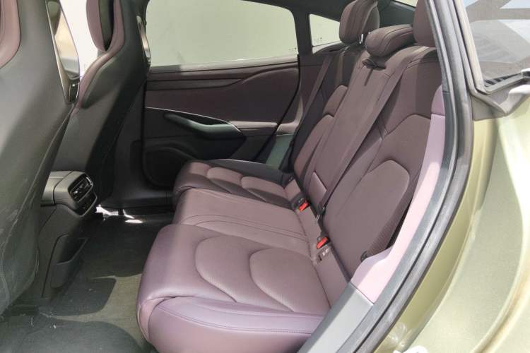 Used Xiaomi Auto SU7 2024 Rear-Drive Long-Range Intelligent Driving Version Left Rear Seat