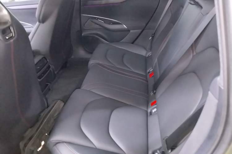 Used Xiaomi Auto SU7 2024 Rear-Drive Ultra-Long Range Advanced Pro-Level Intelligent Driving Version Left Rear Seat