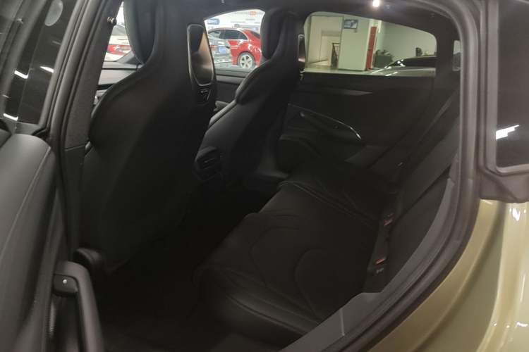 Used Xiaomi Auto SU7 2024 Rear-Drive Ultra-Long Range Advanced Pro-Level Intelligent Driving Version Left Rear Seat
