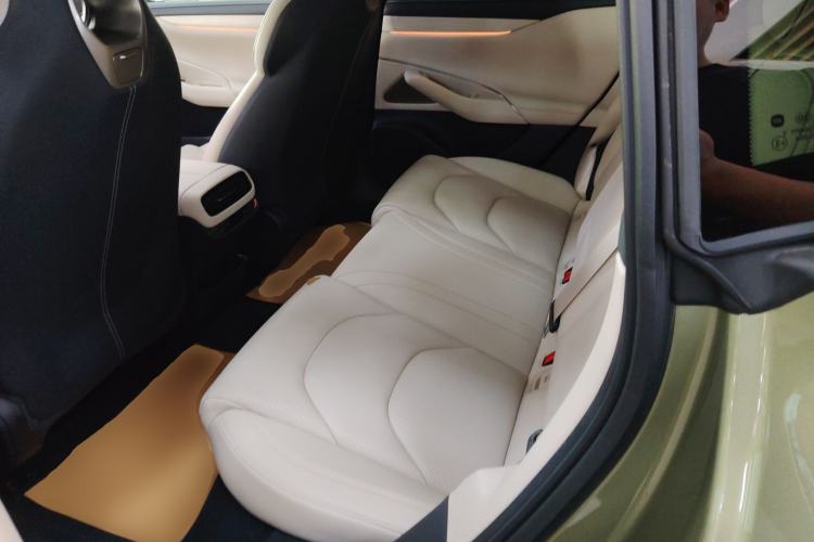 Used Xiaomi Auto SU7 2024 Rear-Drive Ultra-Long Range Advanced Pro-Level Intelligent Driving Version Left Rear Seat