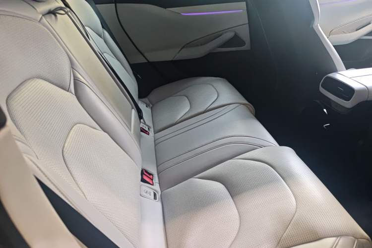 Used Xiaomi Auto SU7 2024 Rear-Drive Long-Range Intelligent Driving Version Left Rear Seat