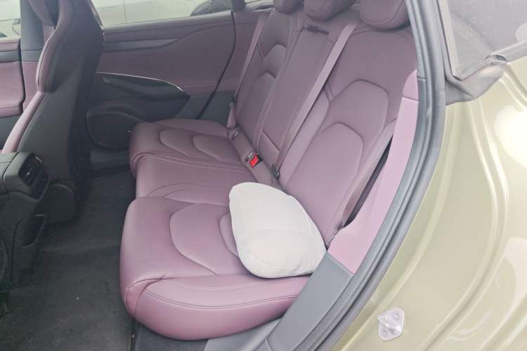 Used Xiaomi Auto SU7 2024 Rear-Drive Ultra-Long Range Advanced Pro-Level Intelligent Driving Version Left Rear Seat