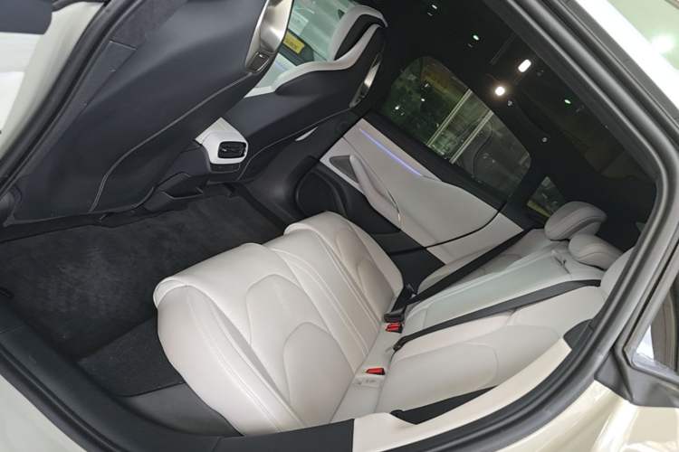 Used Xiaomi Auto SU7 2024 Four-Wheel Drive Ultra-Long Range Advanced Intelligent Driving Max Edition Left Rear Seat