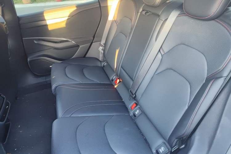 Used Xiaomi Auto SU7 2024 Rear-Drive Long-Range Intelligent Driving Version Left Rear Seat