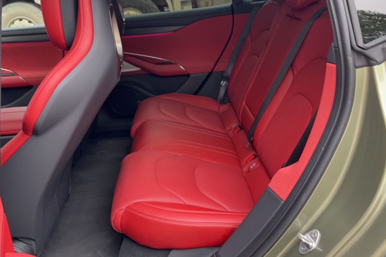 Used Xiaomi Auto SU7 2024 Rear-Drive Ultra-Long Range Advanced Pro-Level Intelligent Driving Version Left Rear Seat