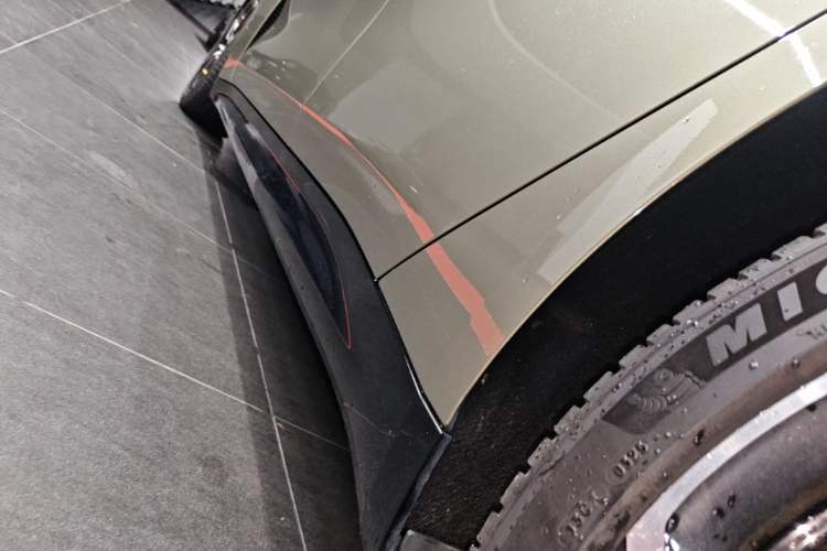 Used Xiaomi Auto SU7 2024 Four-Wheel Drive Ultra-Long Range Advanced Intelligent Driving Max Edition Left Side Sill