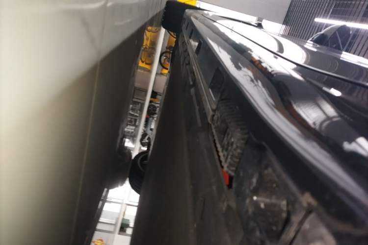 Used Xiaomi Auto SU7 2024 Rear-Drive Ultra-Long Range Advanced Pro-Level Intelligent Driving Version Left Side Sill
