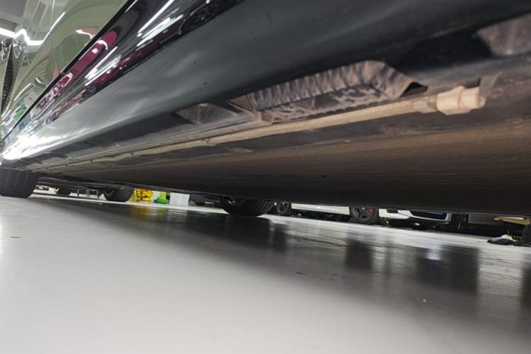 Used Xiaomi Auto SU7 2024 Four-Wheel Drive Ultra-Long Range Advanced Intelligent Driving Max Edition Left Side Sill