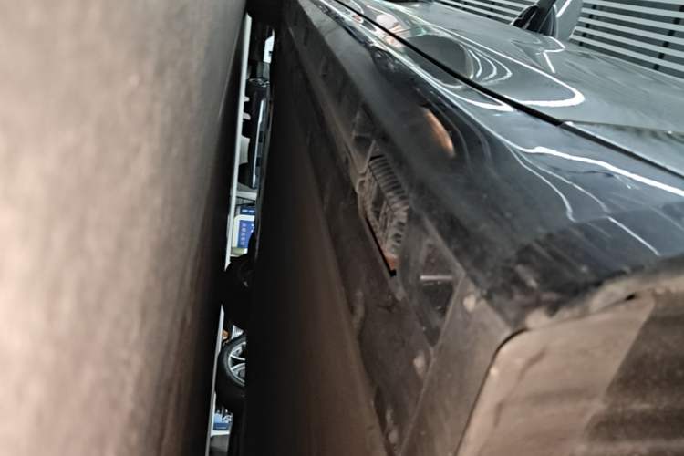 Used Xiaomi Auto SU7 2024 Rear-Drive Ultra-Long Range Advanced Pro-Level Intelligent Driving Version Left Side Sill
