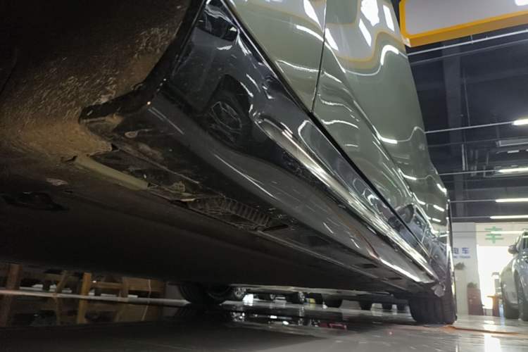Used Xiaomi Auto SU7 2024 Rear-Drive Ultra-Long Range Advanced Pro-Level Intelligent Driving Version Left Side Sill