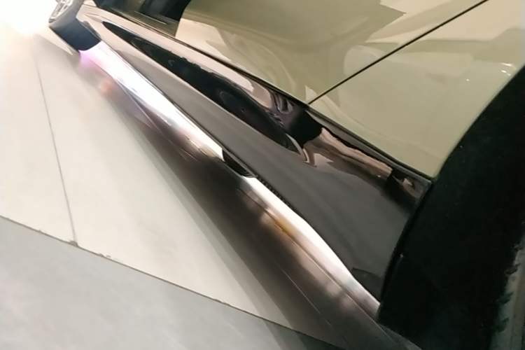 Used Xiaomi Auto SU7 2024 Rear-Drive Long-Range Intelligent Driving Version Left Side Sill