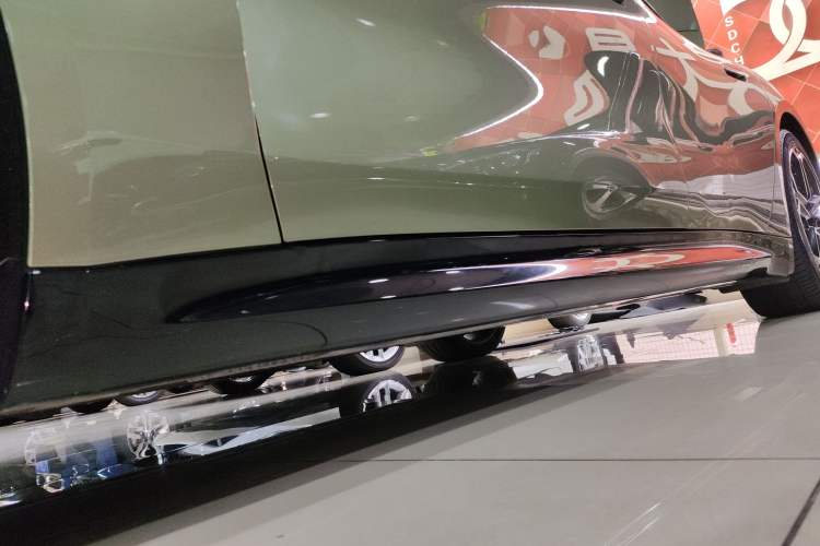 Used Xiaomi Auto SU7 2024 Four-Wheel Drive Ultra-Long Range Advanced Intelligent Driving Max Edition Left Side Sill