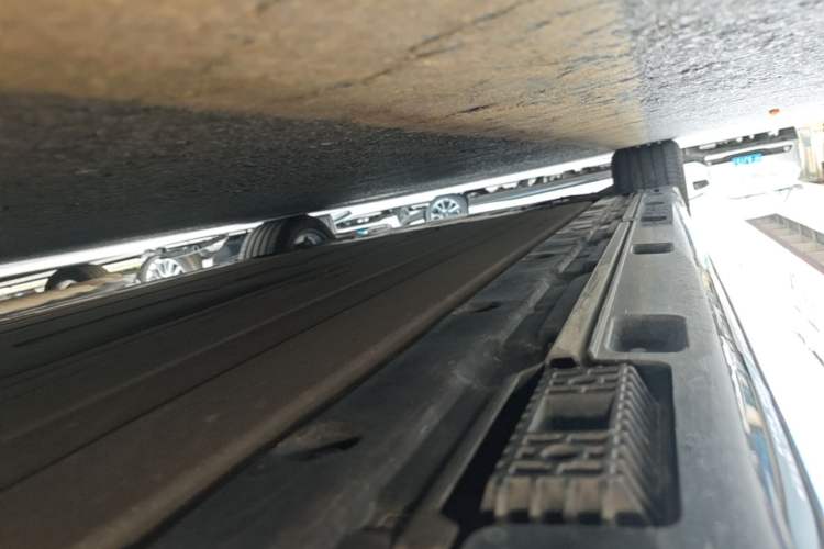 Used Xiaomi Auto SU7 2024 Rear-Drive Long-Range Intelligent Driving Version Left Side Sill