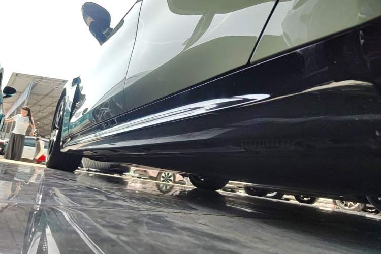 Used Xiaomi Auto SU7 2024 Four-Wheel Drive Ultra-Long Range Advanced Intelligent Driving Max Edition Left Side Sill