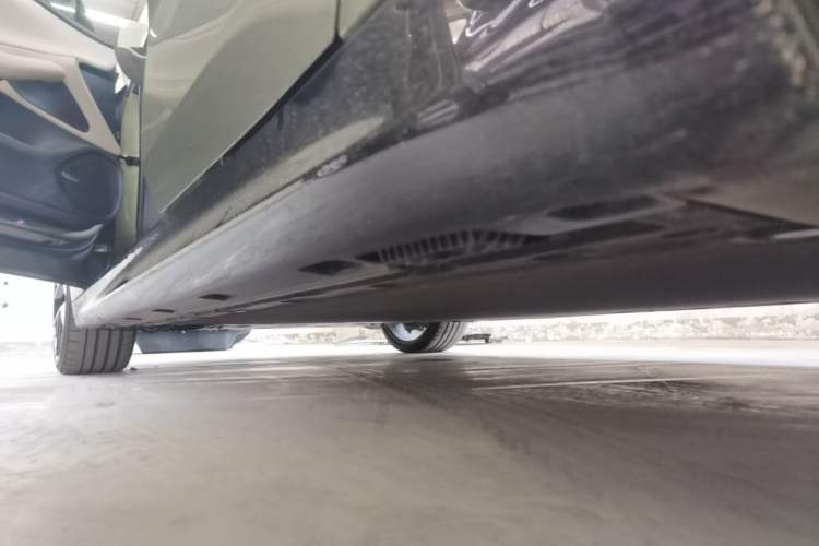 Used Xiaomi Auto SU7 2024 Four-Wheel Drive Ultra-Long Range Advanced Intelligent Driving Max Edition Left Side Sill